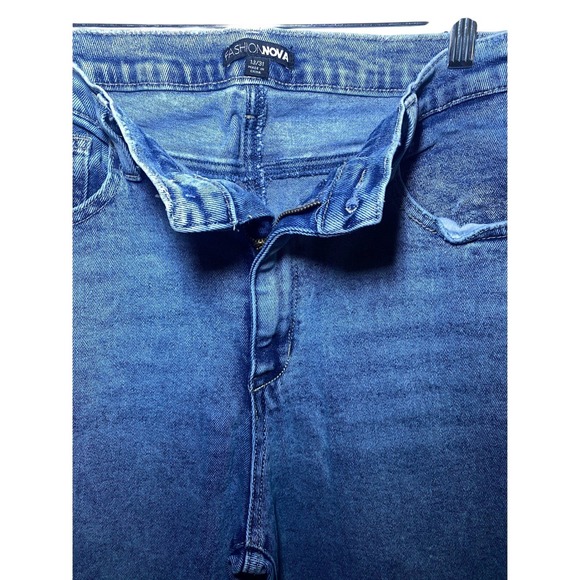 Fashion Nova Womens High Rise Acid Wash Distressed Hem Jeans Size 13/31 - Picture 2 of 4